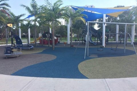 Copropriété à louer à Hallandale Beach, Floride: 2 chambres, 111.48 m2 № 1988683 - photo 15