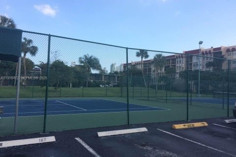 Copropriété à louer à Hallandale Beach, Floride: 2 chambres, 111.48 m2 № 1988683 - photo 14