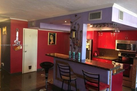 Copropriété à louer à Hallandale Beach, Floride: 2 chambres, 111.48 m2 № 1988683 - photo 3