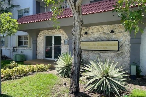 Купить кондоминиум в Майами, Флорида 2 спальни, 102.38м2, № 1929133 - фото 1