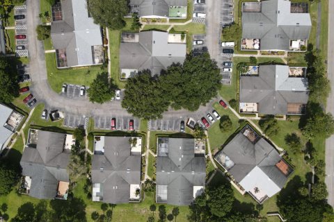 Casa en venta en Fort Pierce, Florida, 2 dormitorios, 118.91 m2 № 1207612 - foto 1