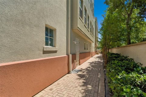 Townhouse in Clearwater, Florida 2 bedrooms, 179.3 sq.m. № 2220260 - photo 26