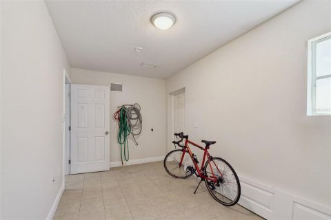 Townhouse in Clearwater, Florida 2 bedrooms, 179.3 sq.m. № 2220260 - photo 3