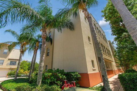 Townhouse in Clearwater, Florida 2 bedrooms, 179.3 sq.m. № 2220260 - photo 25