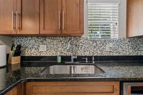 Townhouse in Clearwater, Florida 2 bedrooms, 179.3 sq.m. № 2220260 - photo 15