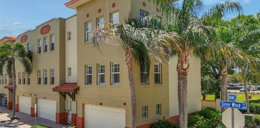 Townhouse in Clearwater, Florida 2 bedrooms, 179.3 sq.m. № 2220260