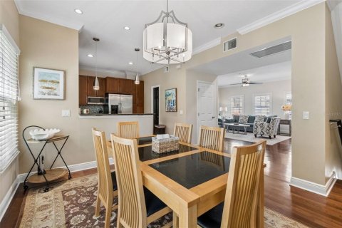 Townhouse in Clearwater, Florida 2 bedrooms, 179.3 sq.m. № 2220260 - photo 10