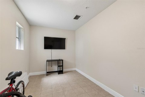 Townhouse in Clearwater, Florida 2 bedrooms, 179.3 sq.m. № 2220260 - photo 2