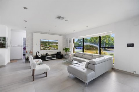 Снять в аренду виллу или дом в Майами, Флорида 3 спальни, 196.49м2, № 2033445 - фото 8
