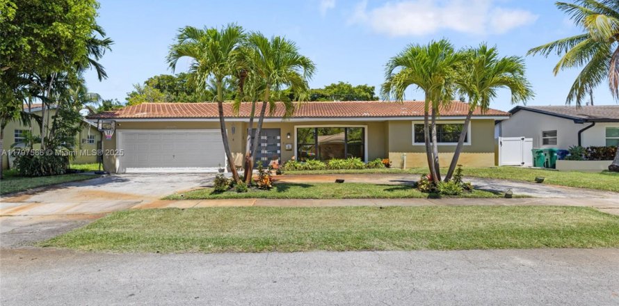 Дом в Майами, Флорида 3 спальни, 196.49м2 № 2033445