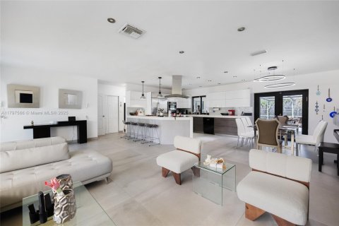 Снять в аренду виллу или дом в Майами, Флорида 3 спальни, 196.49м2, № 2033445 - фото 10