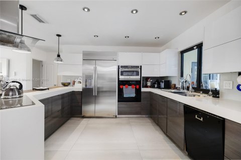 Снять в аренду виллу или дом в Майами, Флорида 3 спальни, 196.49м2, № 2033445 - фото 17