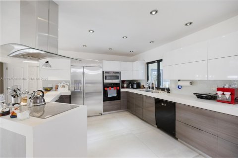 Снять в аренду виллу или дом в Майами, Флорида 3 спальни, 196.49м2, № 2033445 - фото 16