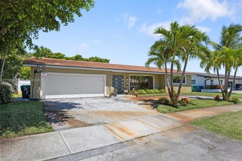 Снять в аренду виллу или дом в Майами, Флорида 3 спальни, 196.49м2, № 2033445 - фото 2