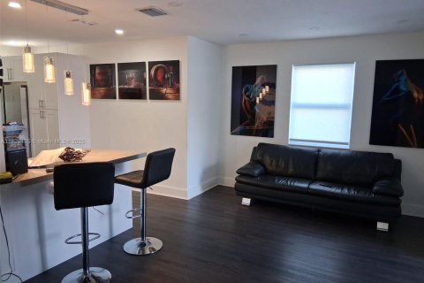 Commercial property in Hialeah, Florida 190.91 sq.m. № 1958484 - photo 3