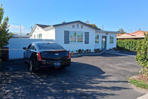 Commercial property in Hialeah, Florida 190.91 sq.m. № 1958484 - photo 1