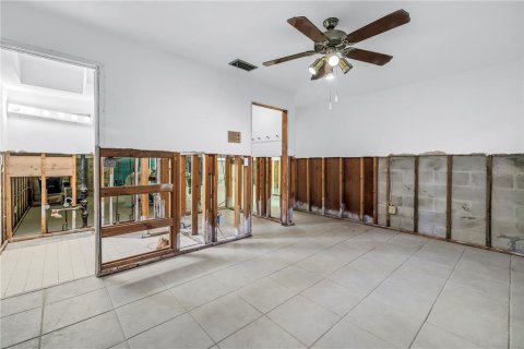 House in Saint Petersburg, Florida 3 bedrooms, 150.22 sq.m. № 1870510 - photo 6