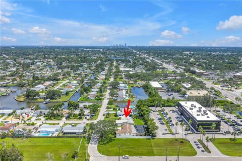 House in Saint Petersburg, Florida 3 bedrooms, 150.22 sq.m. № 1870510 - photo 29