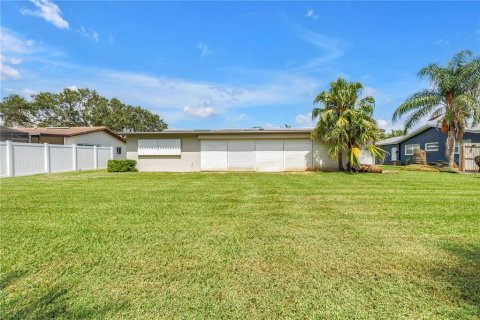 House in Saint Petersburg, Florida 3 bedrooms, 150.22 sq.m. № 1870510 - photo 23
