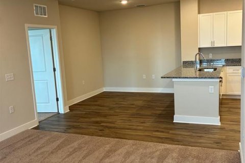 Apartment in Mount Dora, Florida 2 bedrooms, 121.24 sq.m. № 2091494 - photo 4