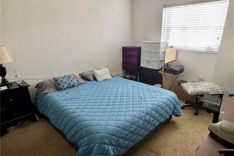 House in Coral Springs, Florida 3 bedrooms, 134.24 sq.m. № 1930339 - photo 17