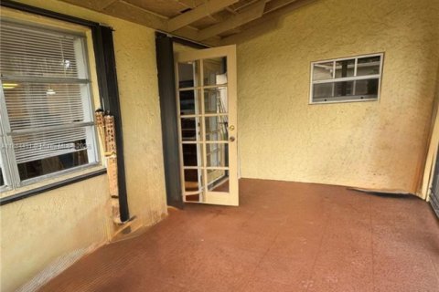 House in Coral Springs, Florida 3 bedrooms, 134.24 sq.m. № 1930339 - photo 20