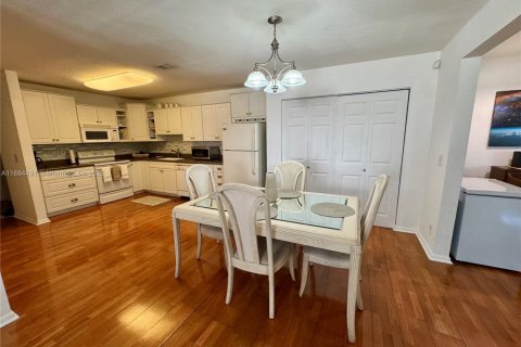 House in Coral Springs, Florida 3 bedrooms, 134.24 sq.m. № 1930339 - photo 2