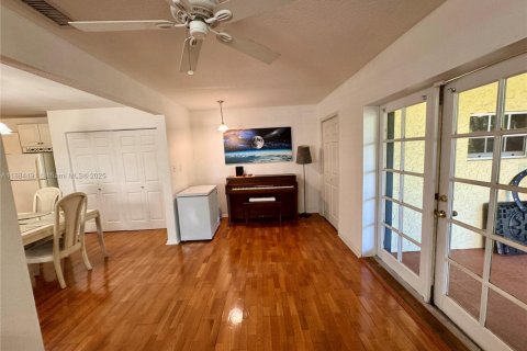 House in Coral Springs, Florida 3 bedrooms, 134.24 sq.m. № 1930339 - photo 9