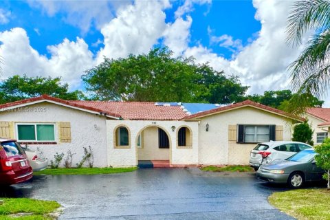 House in Coral Springs, Florida 3 bedrooms, 134.24 sq.m. № 1930339 - photo 21