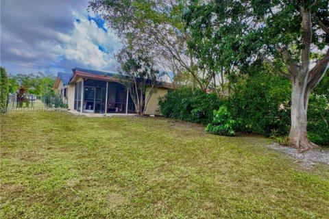 House in Coral Springs, Florida 3 bedrooms, 134.24 sq.m. № 1930339 - photo 25