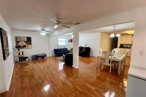 House in Coral Springs, Florida 3 bedrooms, 134.24 sq.m. № 1930339 - photo 3