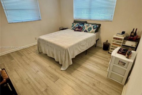 House in Coral Springs, Florida 3 bedrooms, 134.24 sq.m. № 1930339 - photo 8