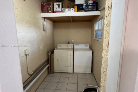 House in Coral Springs, Florida 3 bedrooms, 134.24 sq.m. № 1930339 - photo 14