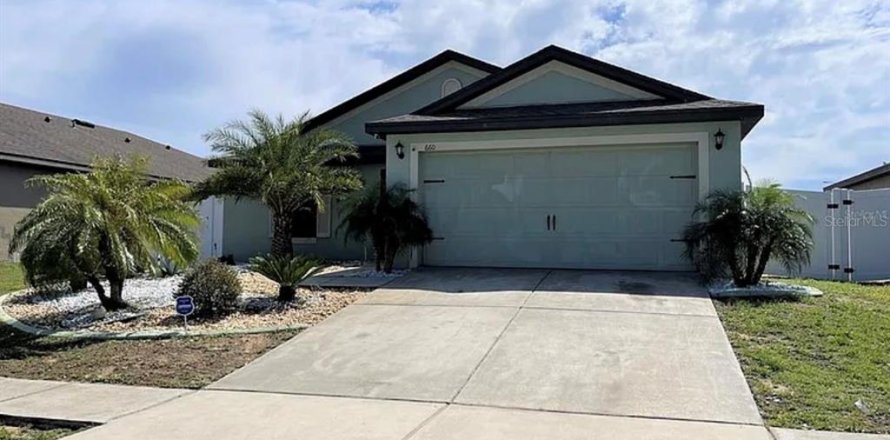 House in Haines City, Florida 3 bedrooms, 147.9 sq.m. № 2143291