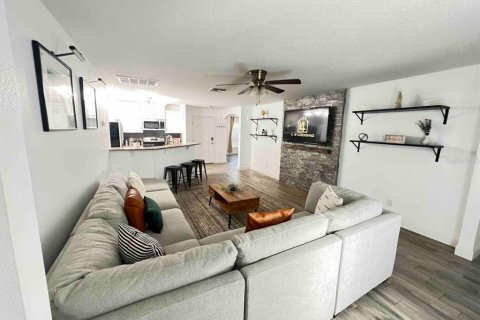 House in Haines City, Florida 3 bedrooms, 147.9 sq.m. № 2143291 - photo 3