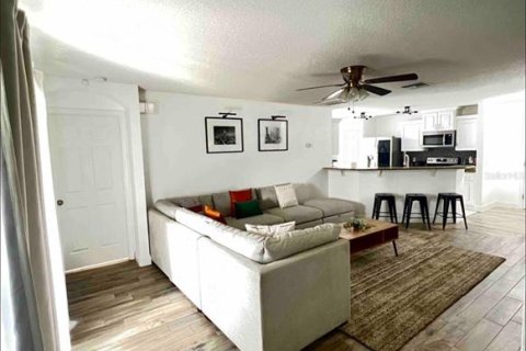 House in Haines City, Florida 3 bedrooms, 147.9 sq.m. № 2143291 - photo 4
