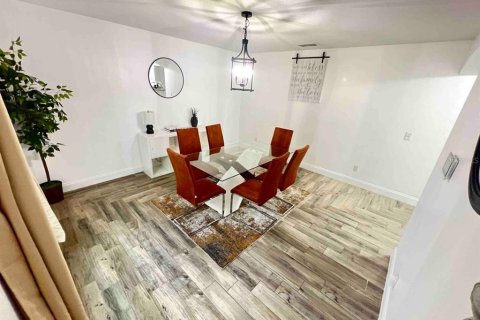 House in Haines City, Florida 3 bedrooms, 147.9 sq.m. № 2143291 - photo 8