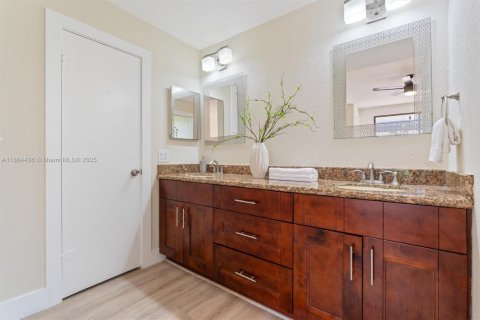 Condo in Tamarac, Florida, 3 bedrooms  № 1893176 - photo 16