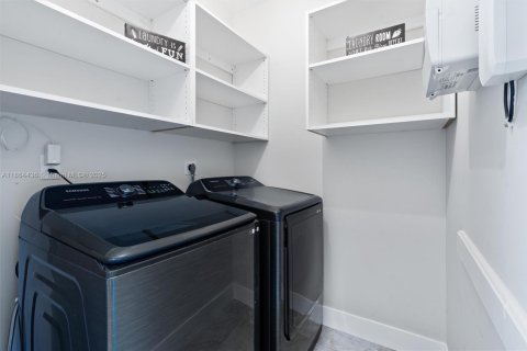Condo in Tamarac, Florida, 3 bedrooms  № 1893176 - photo 18