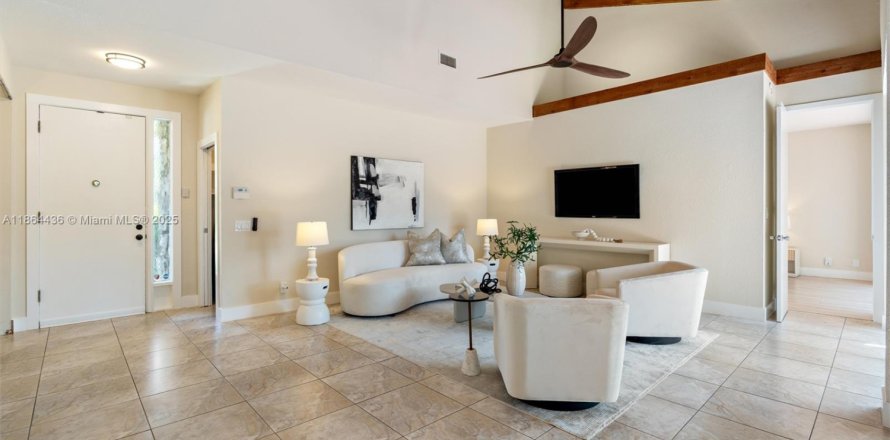 Condo in Tamarac, Florida, 3 bedrooms  № 1893176