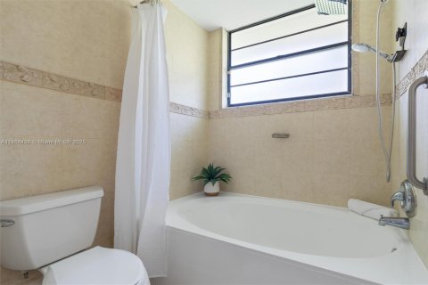Condo in Tamarac, Florida, 3 bedrooms  № 1893176 - photo 17
