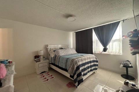 Condo in Margate, Florida, 2 bedrooms № 2183142 - photo 5