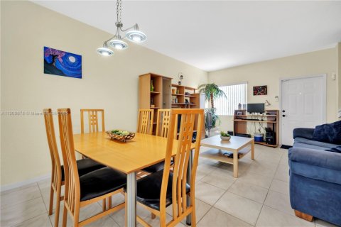Touwnhouse à vendre à Miami, Floride: 2 chambres, 104.98 m2 № 1966236 - photo 5