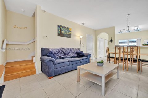 Touwnhouse à vendre à Miami, Floride: 2 chambres, 104.98 m2 № 1966236 - photo 3