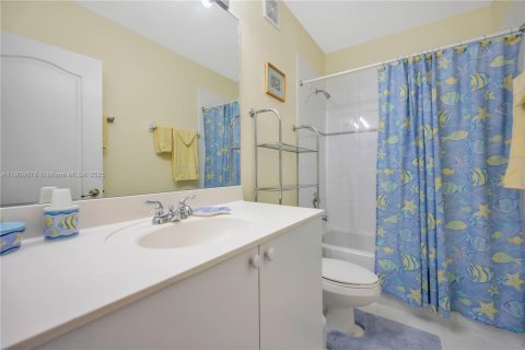 Touwnhouse à vendre à Miami, Floride: 2 chambres, 104.98 m2 № 1966236 - photo 15