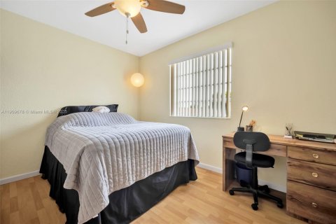 Touwnhouse à vendre à Miami, Floride: 2 chambres, 104.98 m2 № 1966236 - photo 14