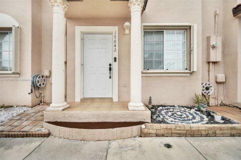 Touwnhouse à vendre à Miami, Floride: 2 chambres, 104.98 m2 № 1966236 - photo 1