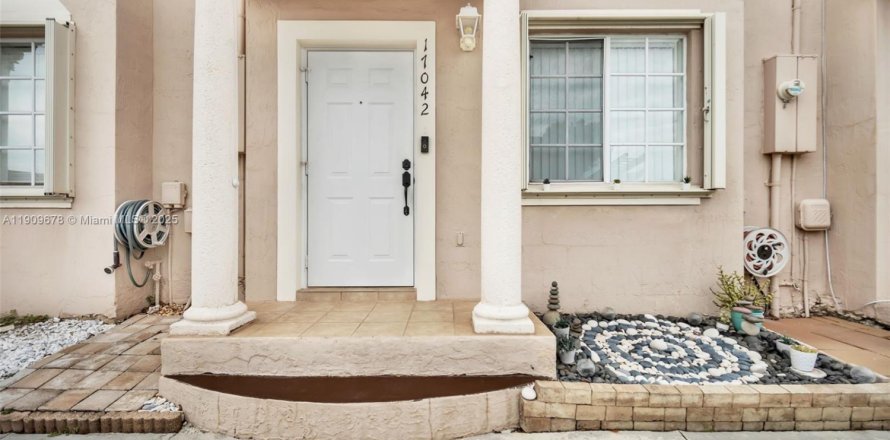 Touwnhouse à Miami, Floride 2 chambres, 104.98 m2 № 1966236