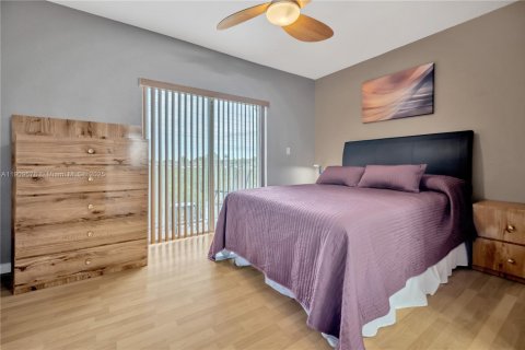 Touwnhouse à vendre à Miami, Floride: 2 chambres, 104.98 m2 № 1966236 - photo 11