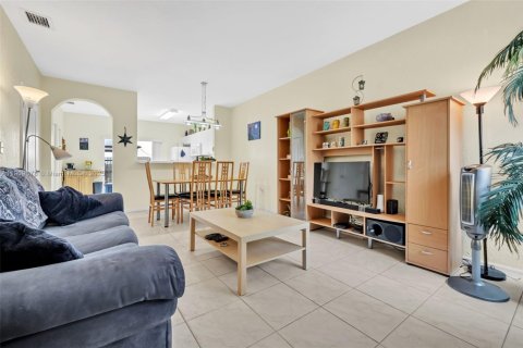 Touwnhouse à vendre à Miami, Floride: 2 chambres, 104.98 m2 № 1966236 - photo 4